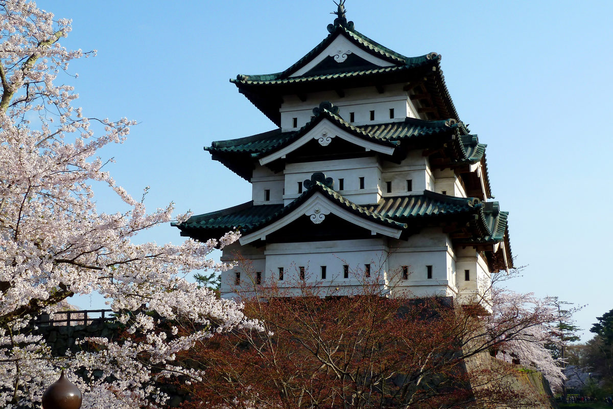 1-Day Aomori Tour: Hirosaki Castle & Takayama Inari Shrine