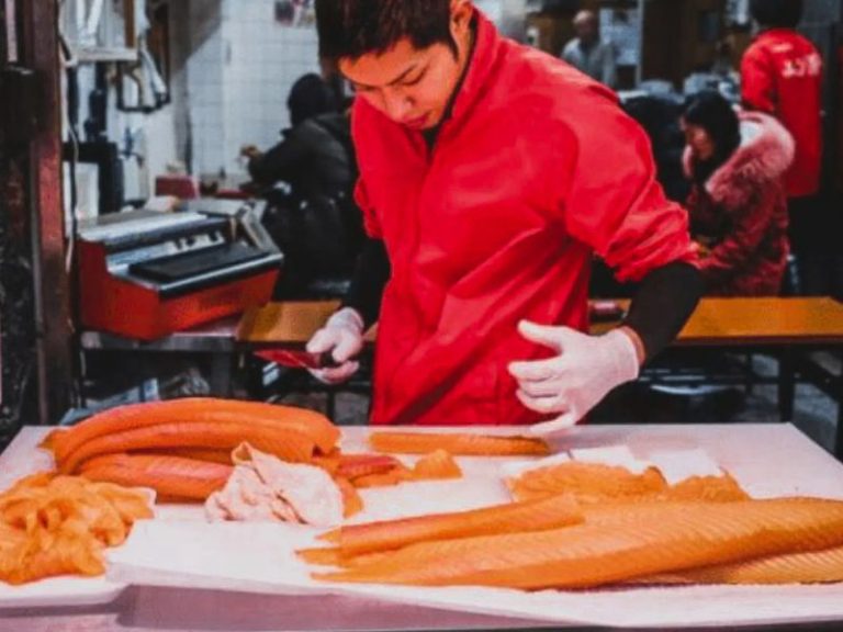 Kuromon Market Food Tour: Flavors of Osaka