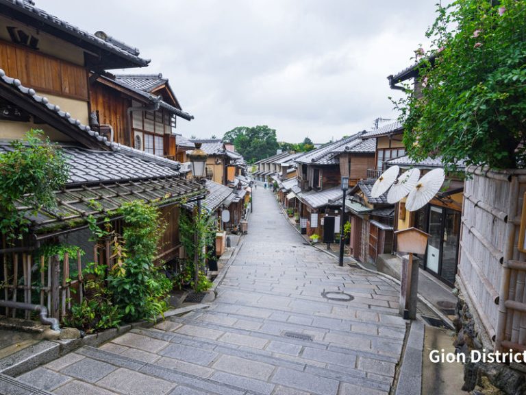 Real Kyoto Back Street Guided Cycling Tour (Morning)