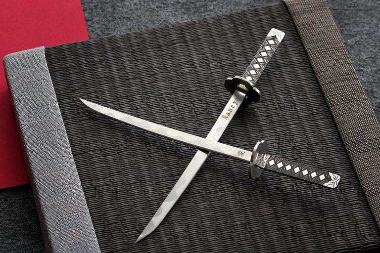 SamuraiPick: Sword-Shaped Metal Pick Making & Factory Tour