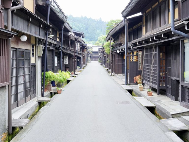 1-Day World Heritage Shirakawa-go & Takayama Tour (from Kanazawa)