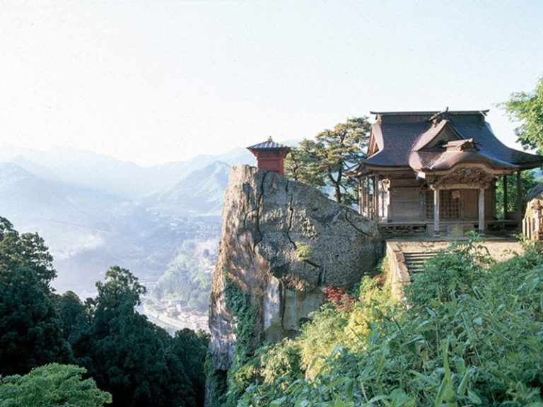1-Day Yama-dera & Ginzan Onsen Tour in Yamagata